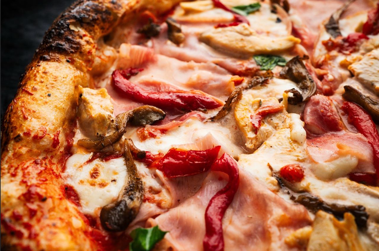 Pizza with chicken and roasted peppers